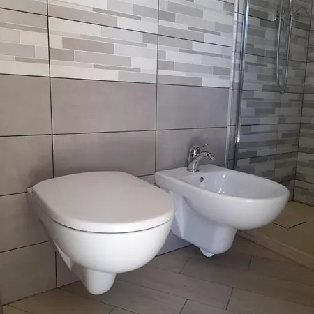 Emir ゲストハウス ポザーダ